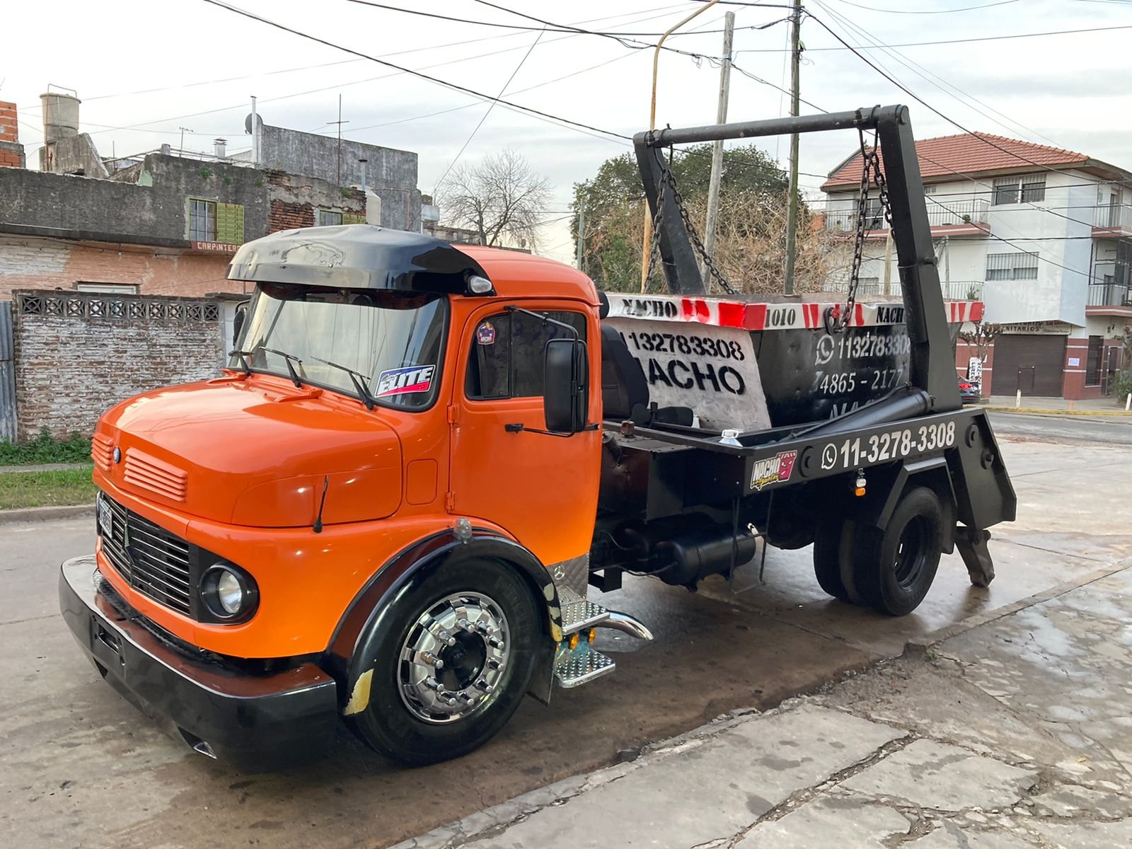 Camion naranja